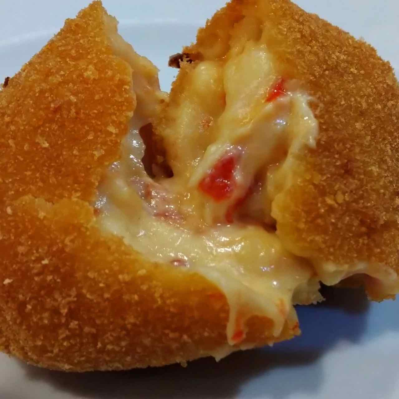 Croquetas de queso de cabra con pimiento caramelizado