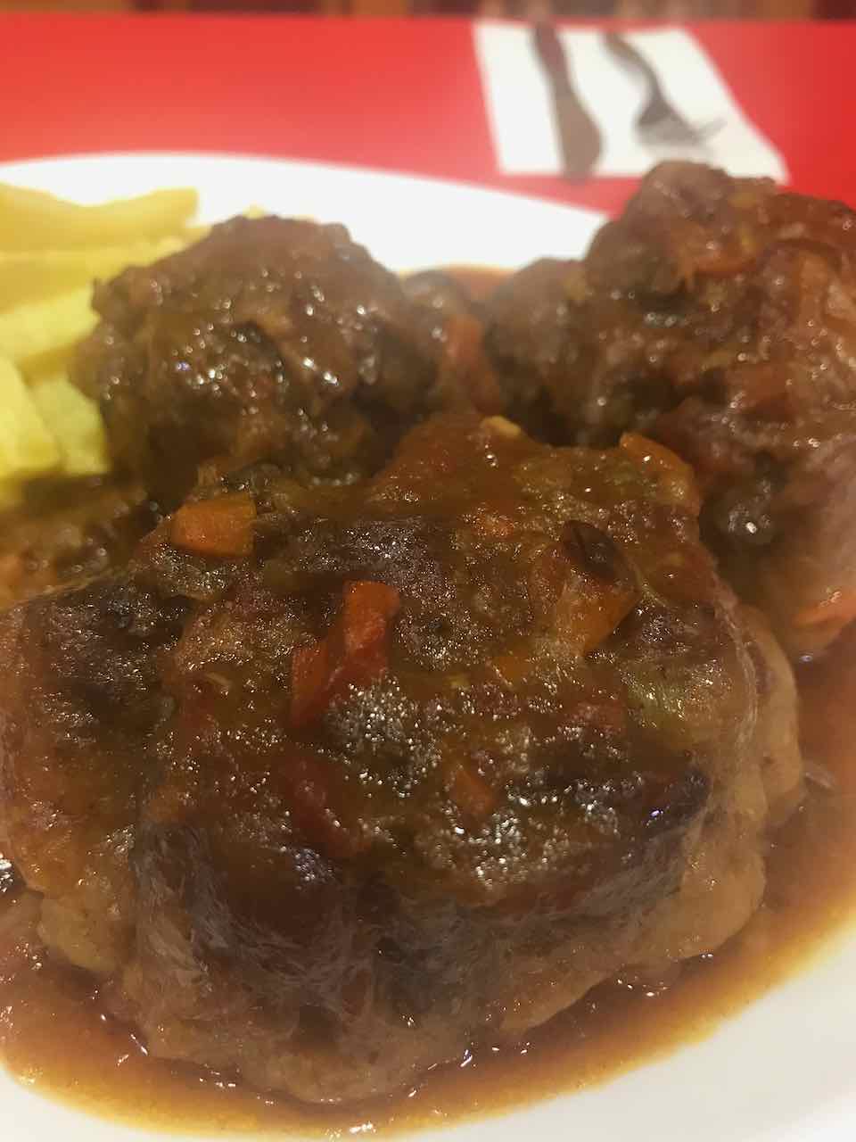 Rabo de toro estofado con patatas